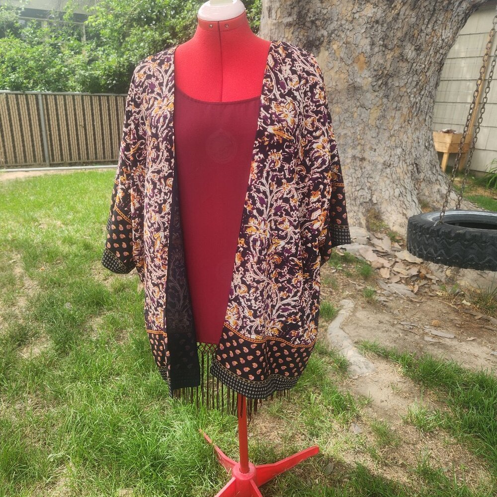 Set of 3. Kimono jacket with 2 matching sleeveless, fringed, tops. 1X